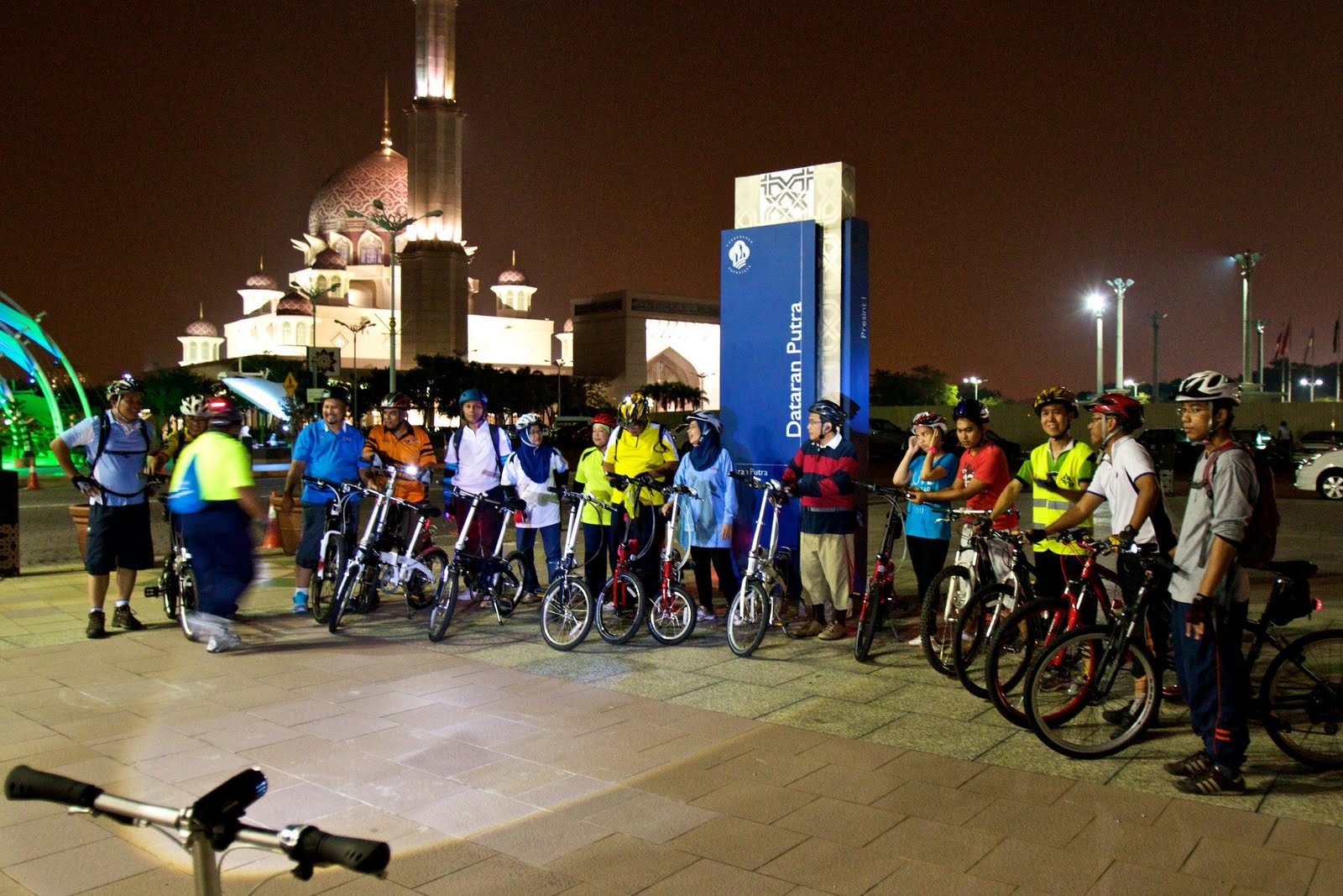 Putrajaya is a popular destination for night cyclers so you won’t feel alone on New Year’s Eve.